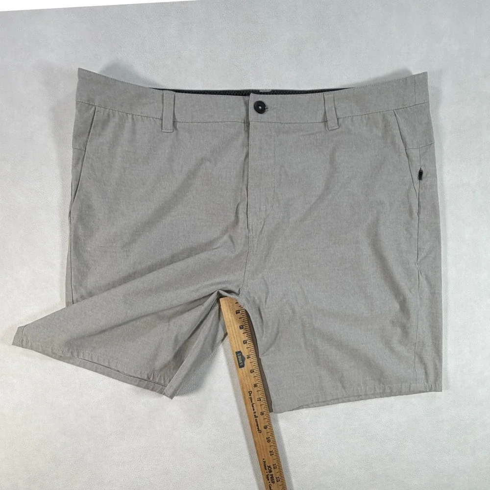 Vuori‎ Aim Shorts Mens 41 Gray Heather Performance Stretch Tech Chino V368